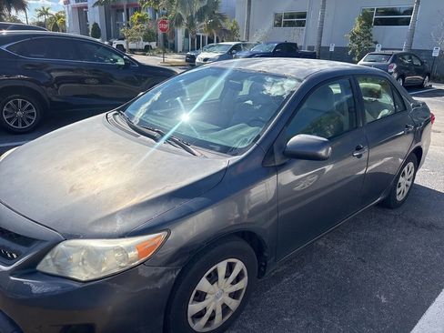 Used 2011 Toyota Corolla LE image 3