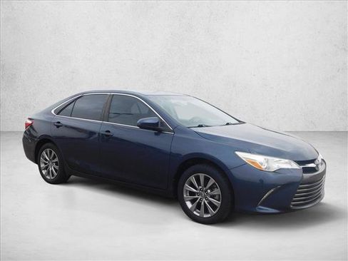 Used 2017 Toyota Camry XLE FWD image 6