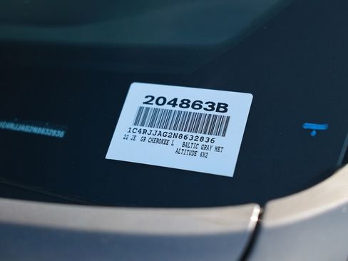 Used 2022 Jeep Grand Cherokee L Laredo RWD image 40