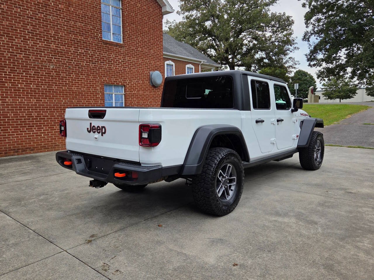 Used 2026 Jeep Gladiator Mojave AWD/4WD image 5