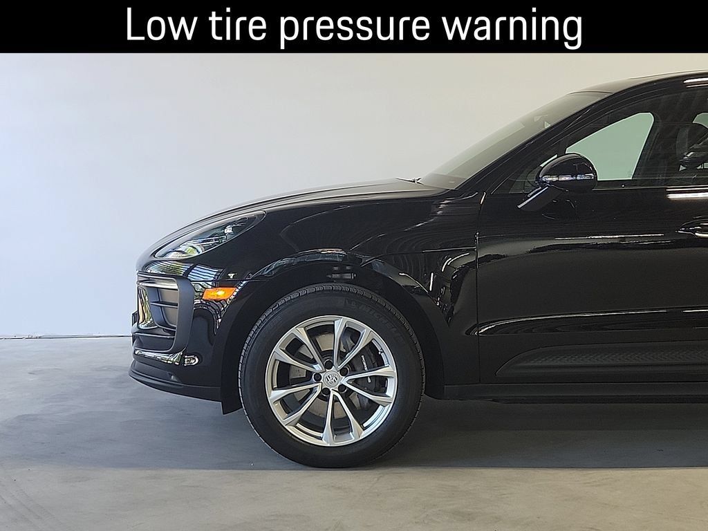 Certified 2026 Porsche Macan AWD/4WD image 6