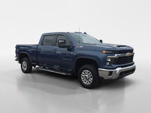 Used 2025 Chevrolet Silverado 2500 LT AWD/4WD image 9