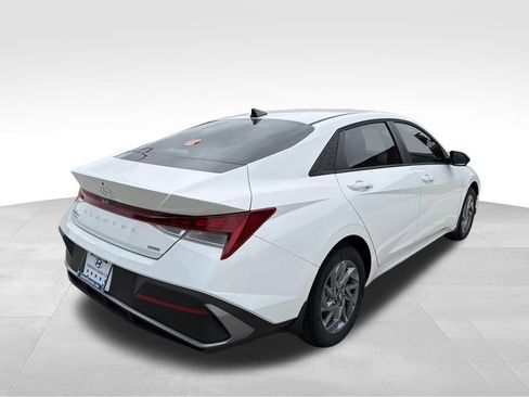 New 2026 Hyundai Elantra Hybrid FWD image 7