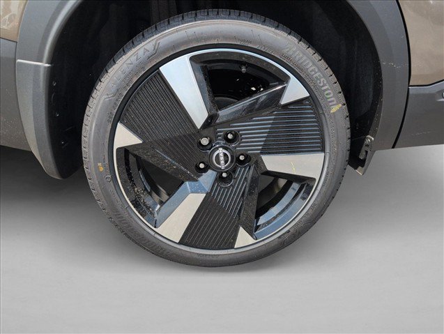 Used 2025 Nissan Kicks SR w/ Illumination Package FWD image 23
