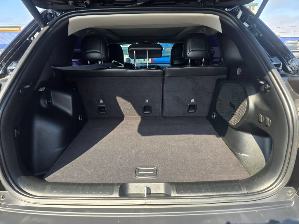 Used 2019 Jeep Cherokee Trailhawk AWD/4WD image 16