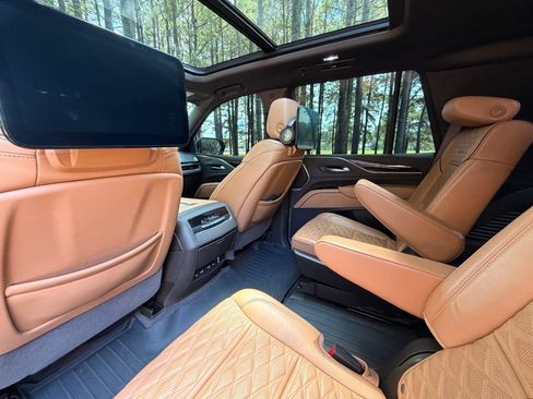 Used 2023 Cadillac Escalade Sport w/ Touring Package AWD/4WD image 17