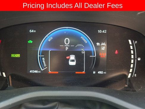 Used 2025 Toyota Camry SE FWD image 4