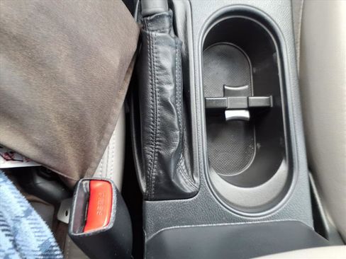 Used 2018 Subaru Forester 2.5i Limited image 16