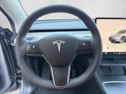 Used 2024 Tesla Model Y Long Range AWD/4WD image 15