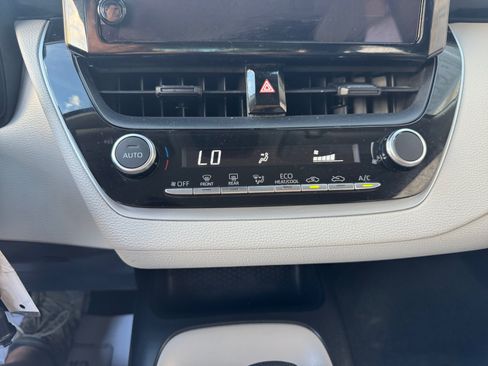 Used 2025 Toyota Corolla LE FWD image 12