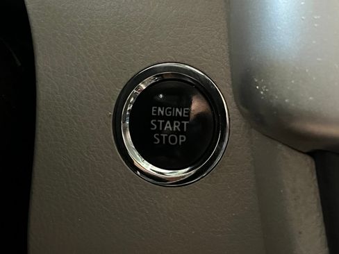 Used 2016 Toyota Highlander XLE FWD image 27