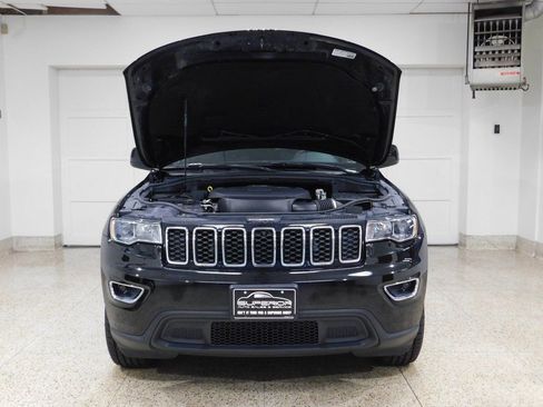 Used 2019 Jeep Grand Cherokee Laredo image 16