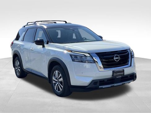 Certified 2023 Nissan Pathfinder SL w/ SL Premium Package AWD/4WD image 3