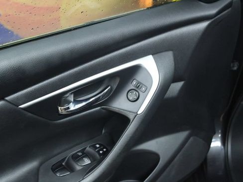 Used 2018 Nissan Altima 2.5 SV FWD image 13
