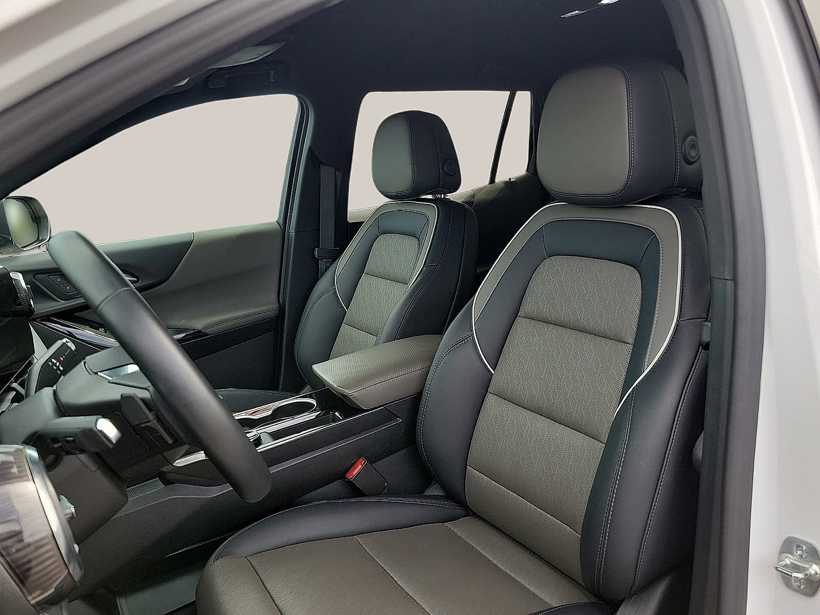 Used 2026 Chevrolet Equinox LT w/ Convenience Package II FWD image 11