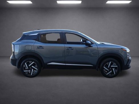 Used 2026 Nissan Kicks SV image 3