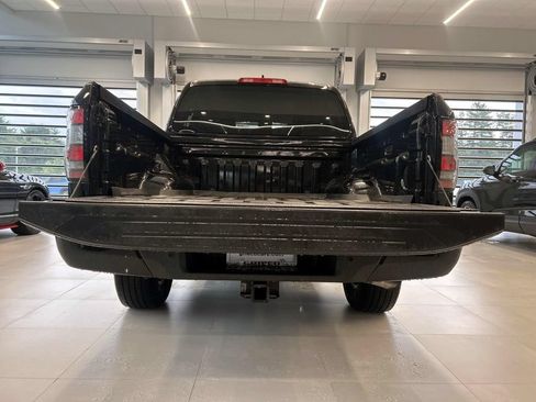 Used 2024 Nissan Frontier SV w/ Technology Package AWD/4WD image 11