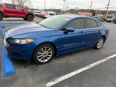 Used 2017 Ford Fusion SE w/ Fusion SE Technology Package image 14