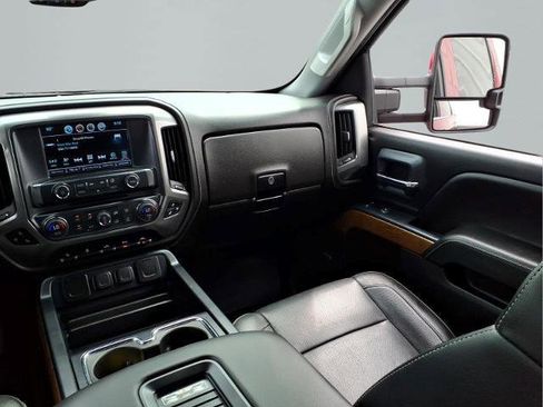 Used 2018 Chevrolet Silverado 1500 LTZ w/ Sport Package AWD/4WD image 9