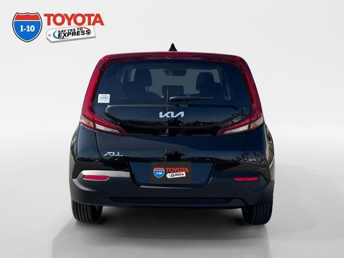 Used 2022 Kia Soul LX w/ Technology Package FWD image 4