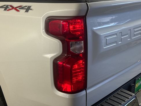 Used 2021 Chevrolet Silverado 1500 LT AWD/4WD image 36