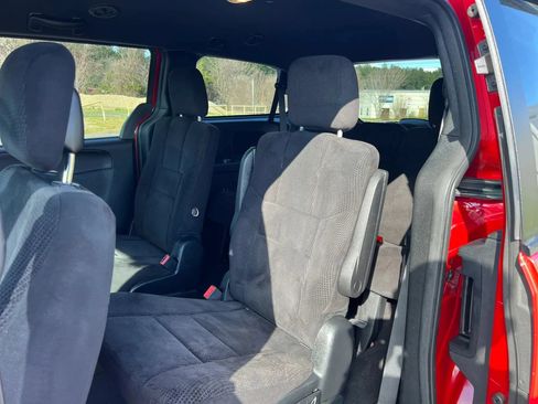 Used 2014 Dodge Grand Caravan SXT w/ UConnect Hands-Free Group FWD image 12