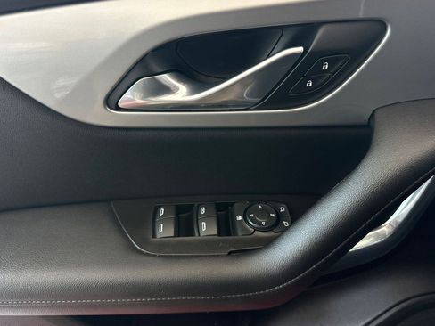 Used 2019 Chevrolet Blazer LT FWD image 11
