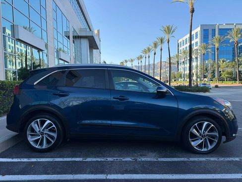 Used 2017 Kia Niro Touring FWD image 6
