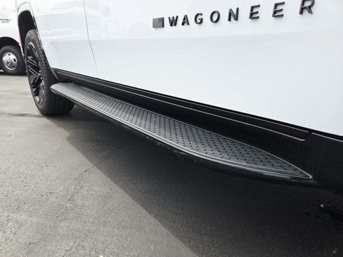Used 2025 Jeep Wagoneer Series II w/ Premium Group I AWD/4WD image 22