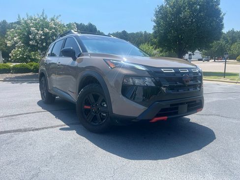 Used 2026 Nissan Rogue SV AWD/4WD image 1