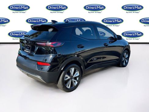 Used 2023 Chevrolet Bolt EUV LT w/ Convenience Package FWD image 7