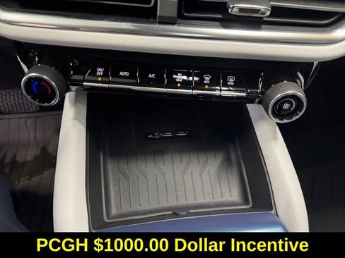 Used 2025 Chevrolet Equinox EV LT w/ Convenience Package image 16