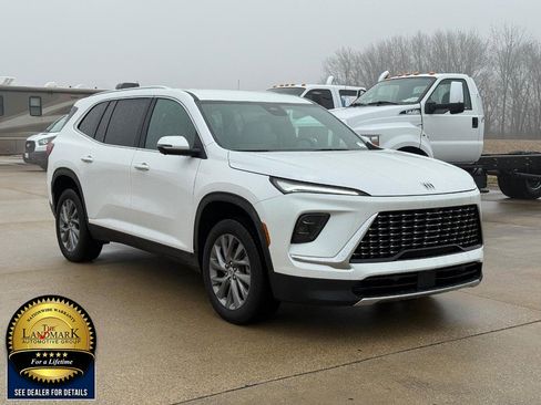 Used 2025 Buick Enclave Preferred image 3