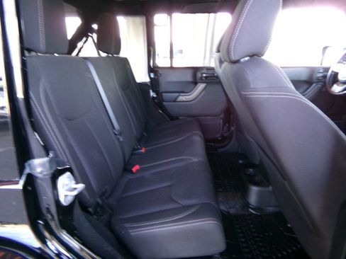 Used 2018 Jeep Wrangler Unlimited Sport image 17