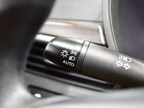 Used 2025 Nissan Altima 2.5 SV image 19