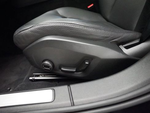 Used 2025 Volvo V60 B5 Cross Country Plus image 29