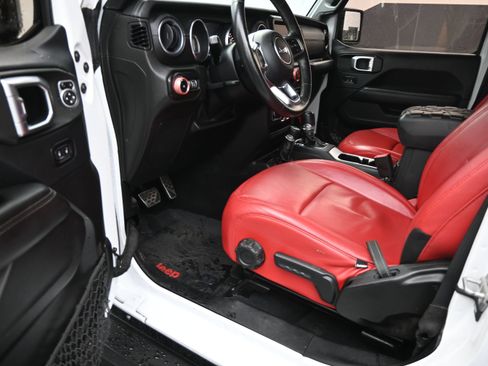 Used 2018 Jeep Wrangler Unlimited Sahara w/ Dual Top Group AWD/4WD image 14