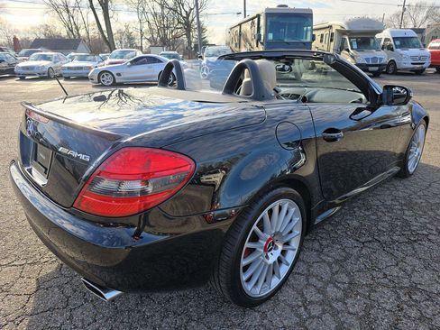 Used 2011 Mercedes-Benz SLK 300 image 2