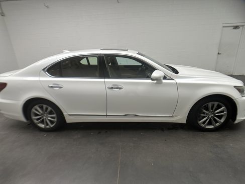 Used 2014 Lexus LS 460 AWD w/ Comfort Package image 11