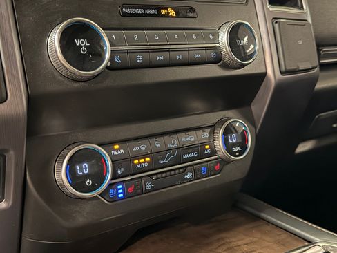 Used 2020 Ford Expedition Max Platinum RWD image 21