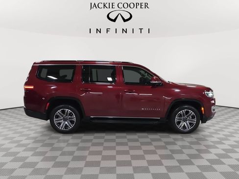 Used 2022 Jeep Wagoneer Series III w/ Rear Seat Video Group 1 AWD/4WD image 4