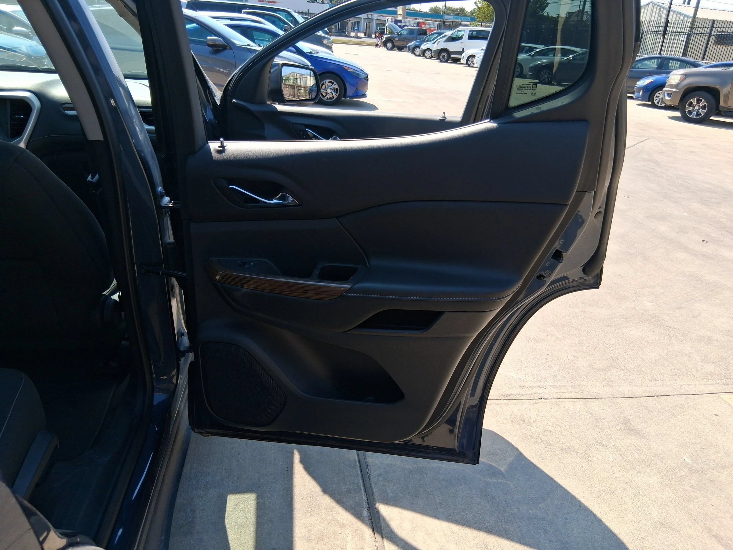 Used 2019 GMC Acadia SLE AWD/4WD image 31
