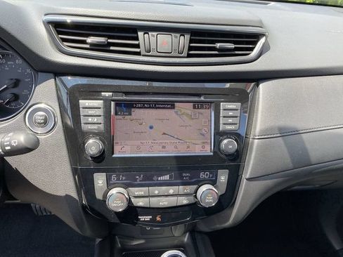 Used 2018 Nissan Rogue SV w/ Sun & Sound Touring Package AWD/4WD image 20