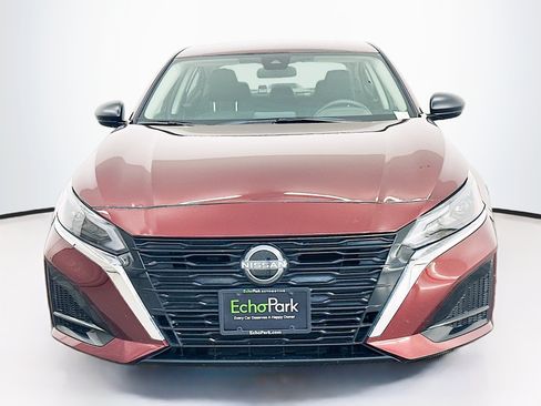 Used 2025 Nissan Altima 2.5 SV FWD image 2