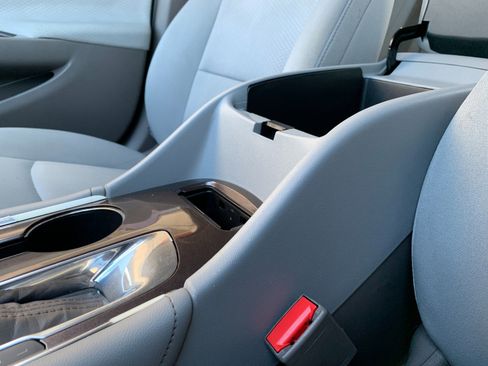 Used 2016 Chevrolet Malibu LT image 17