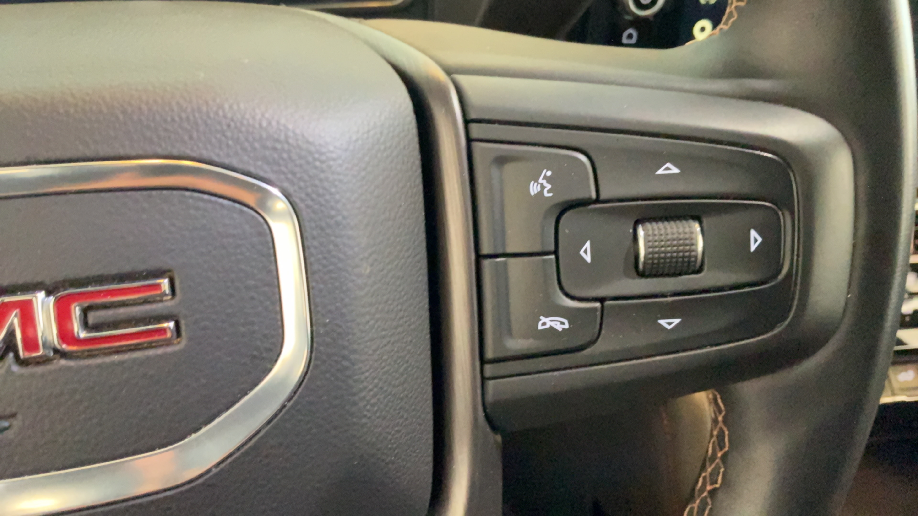 Used 2025 GMC Sierra 2500 AT4 w/ AT4 Premium Plus Package AWD/4WD image 18