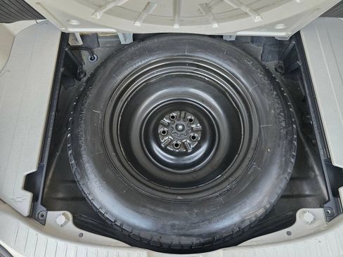 Used 2012 Toyota Venza LE FWD image 41