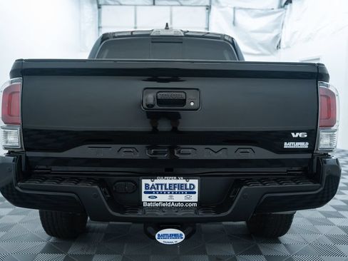 Used 2020 Toyota Tacoma TRD Off-Road w/ Technology Package AWD/4WD image 6