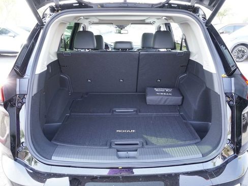 New 2026 Nissan Rogue Platinum image 8