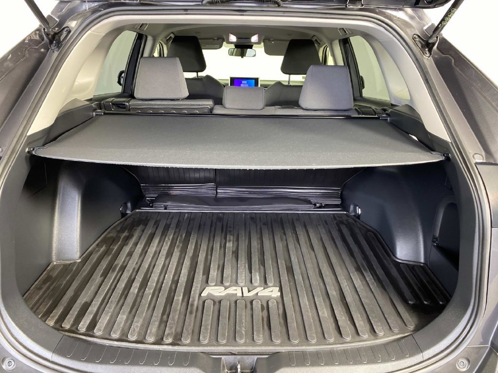 Used 2024 Toyota RAV4 XLE AWD/4WD image 8